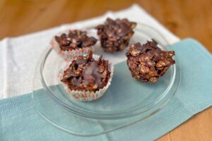 Snacks de copos de maíz con chocolate